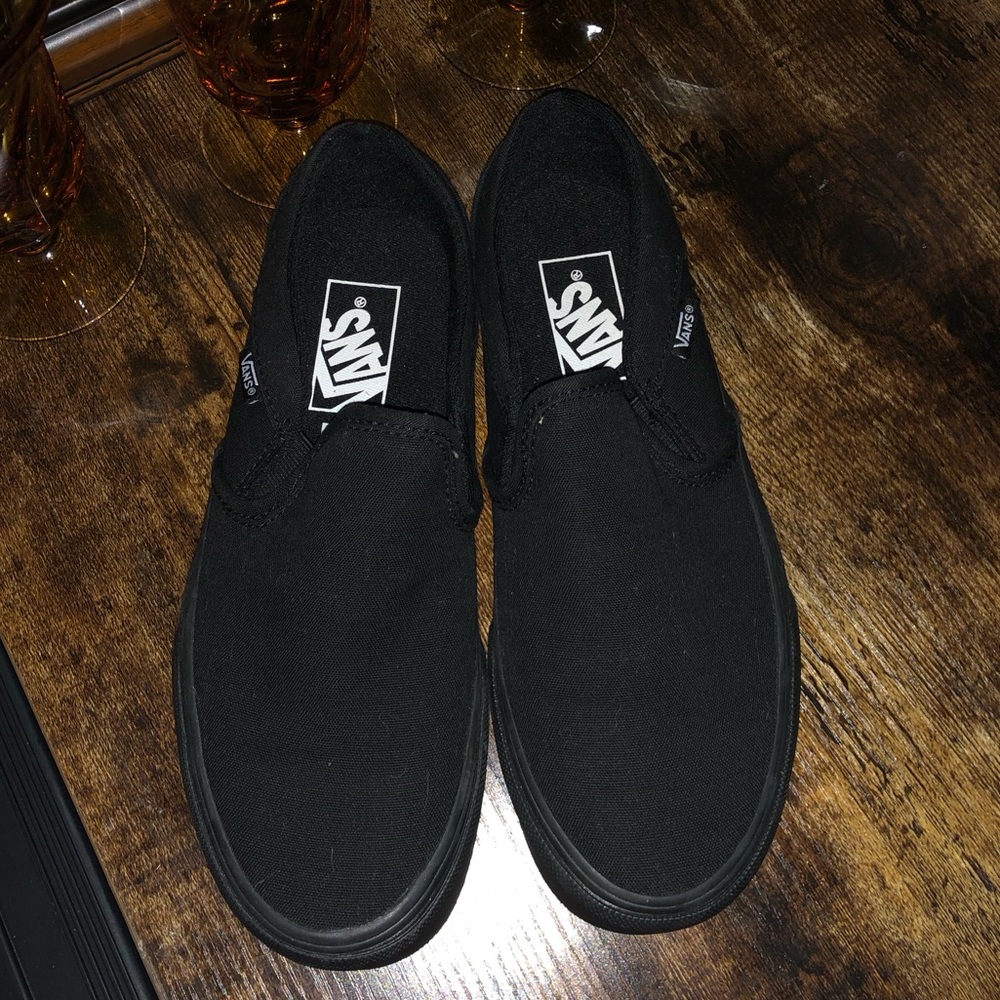 VANS / Slip on shoes. Women’s 6.5 BLACK